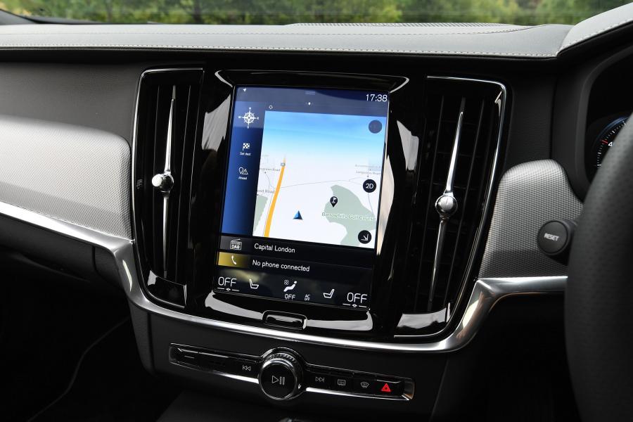 Детали интерьера Volvo S90 D4 R-Design 2016 года  (UK) (фото 15 из 15)